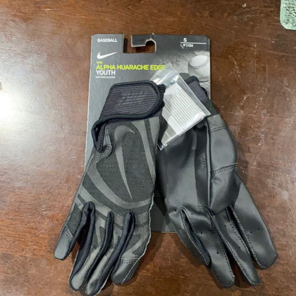 ⚾️🏟 NWT Nike Youth Baseball gloves Sz S🏟⚾️